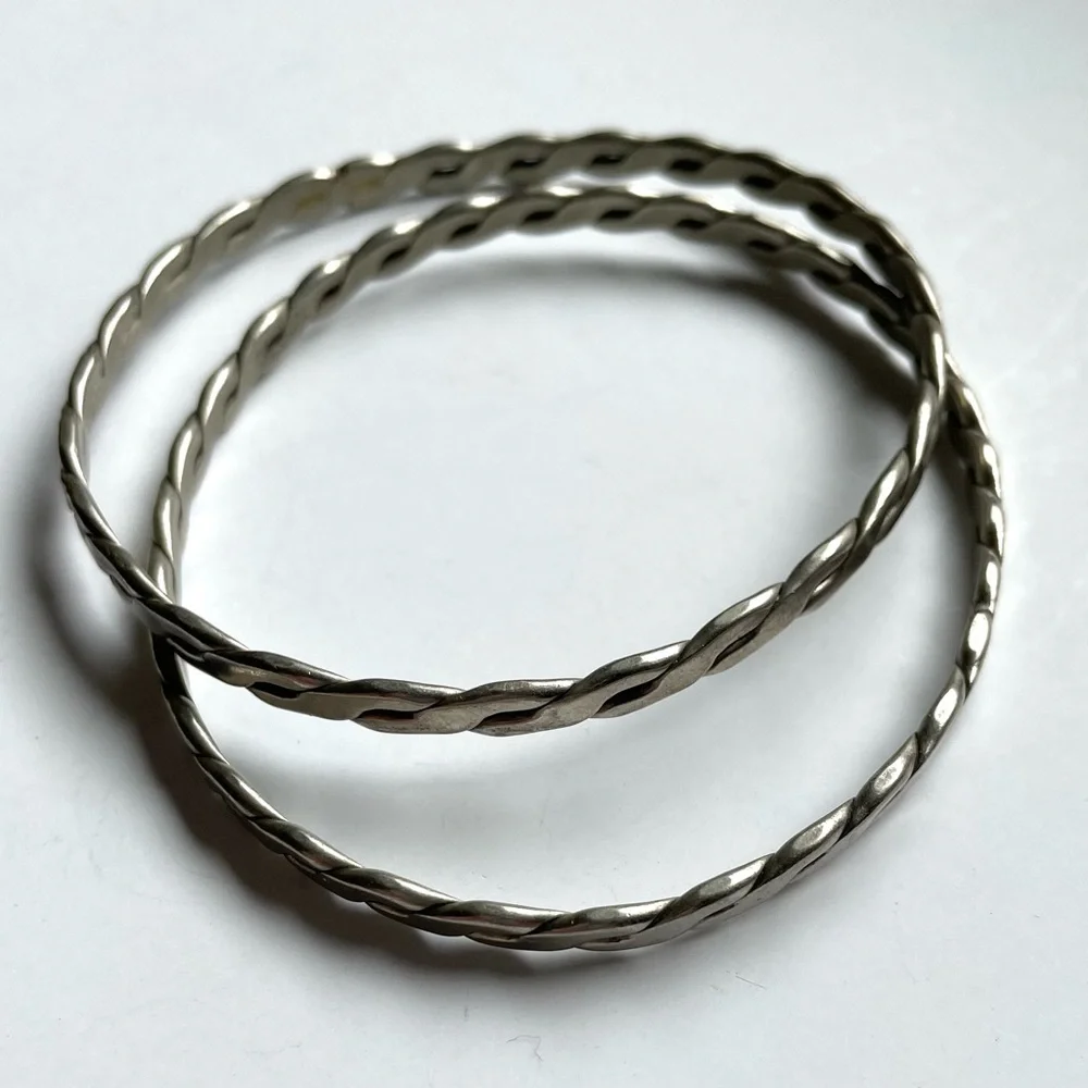 Pair of vintage unmarked sterling? flat twist link Mexico bangle bracelets